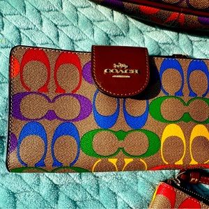 🌈❤️ Coach Tech Wallet In Rainbow Signature Canvas *Special Edition*
